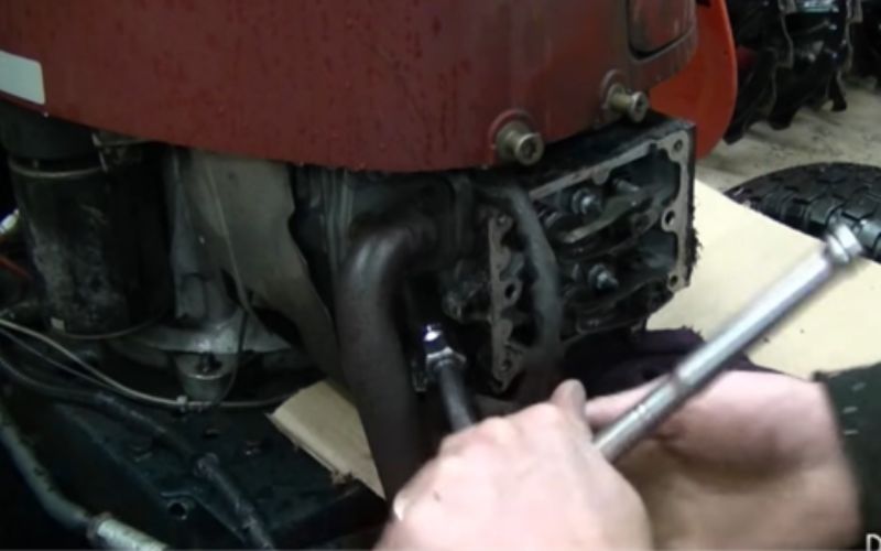 Remove the Spark plug & Check the Existing Gap between the Valves 2