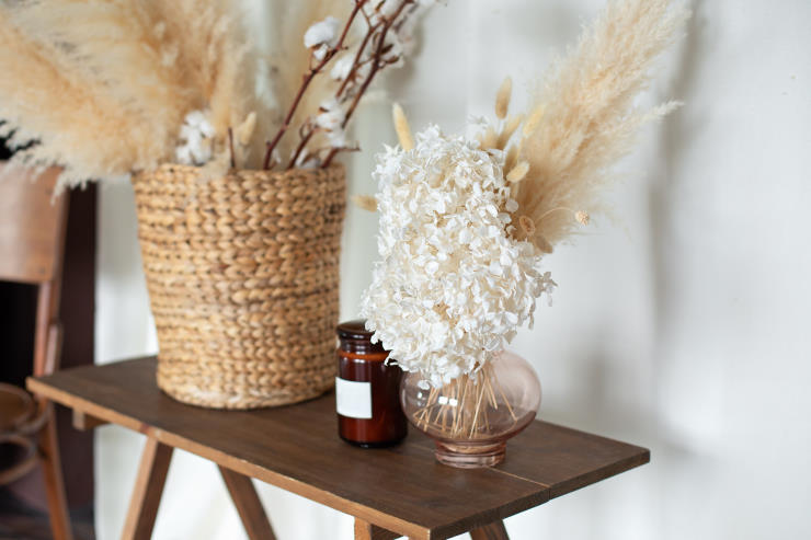 pampas grass decor, table