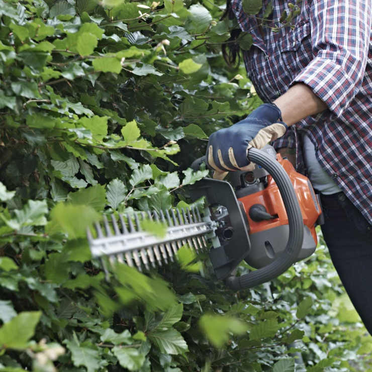 Husqvarna 122HD60 Dual Action Hedge Trimmer Review