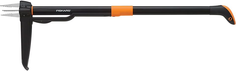 Fiskars 4-Claw Weeder Review