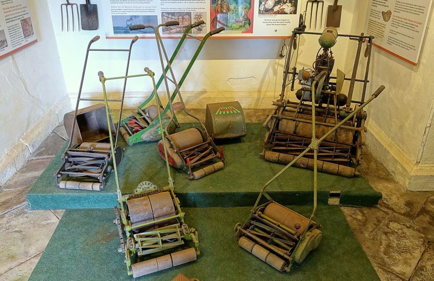 How To Tell If A Mower Is Hydrostatic or Not?